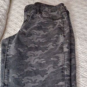 MAURICES CAMO Jeans